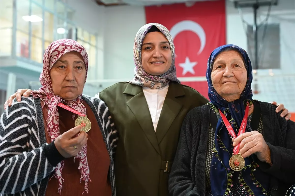 Kadirli'de Nesiller Bir Arada: Yaşlılar ve Torunlar Spor Şenliği