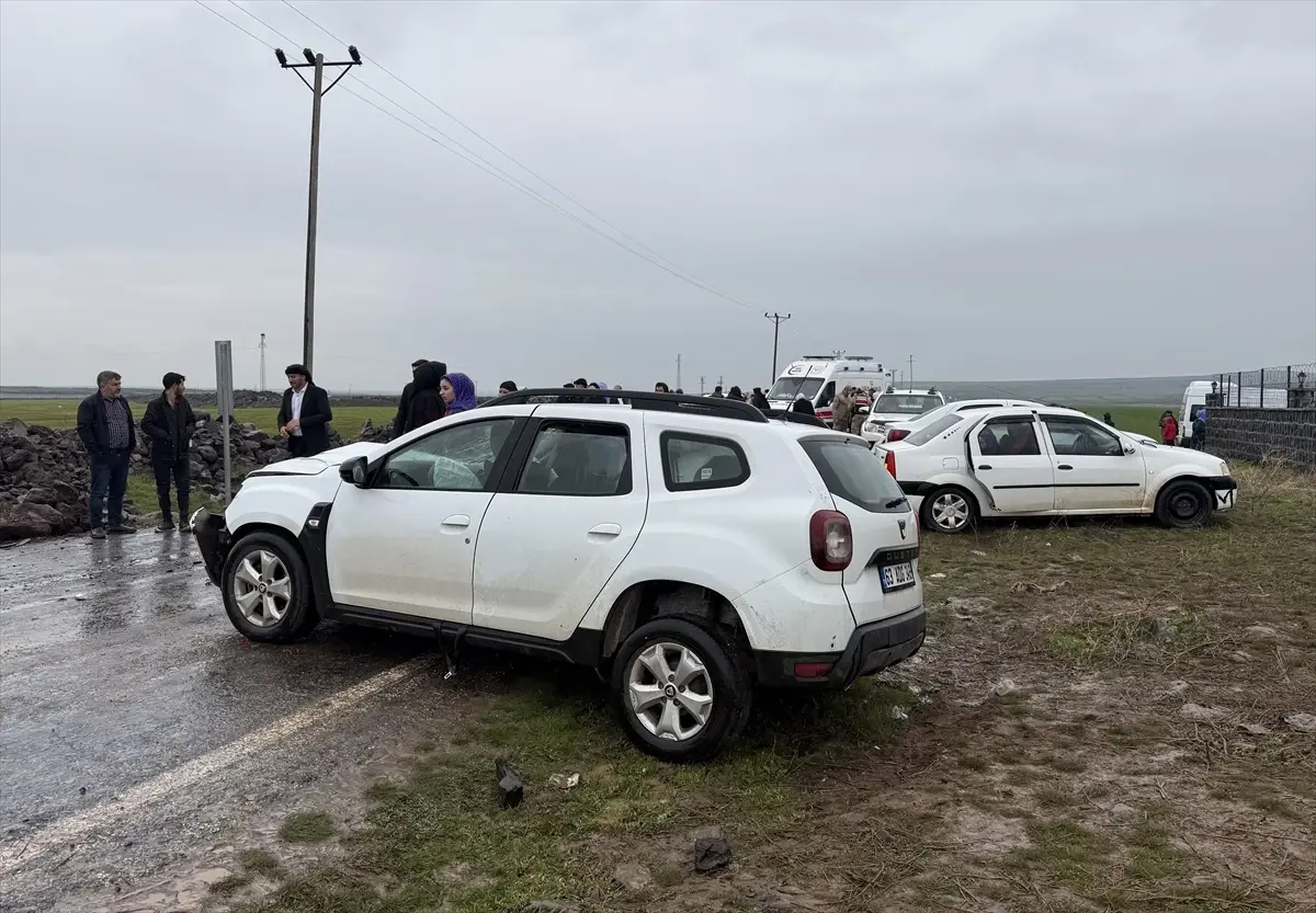 Siverek'te Çarpışan İki Otomobilde 8 Kişi Yaralandı