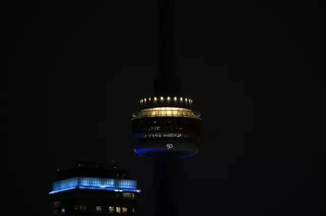 CN Tower ışıkları kapatıldı