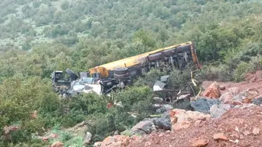 Yangın sonrası tır enkazı