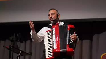 Söyleşide kullanılan müzikli sahne