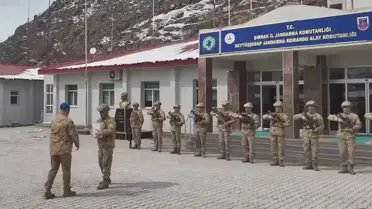 Mektup teslimatı sırasında askerler