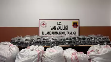 Ele geçirilen kaçak eşyaların fotoğrafı