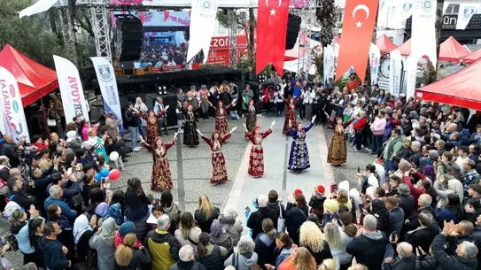 Festivaldeki acı ot tezgahları