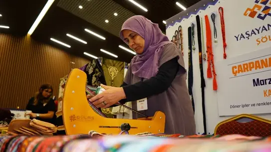 Festivaldeki sanat etkinliklerinden bir sahne