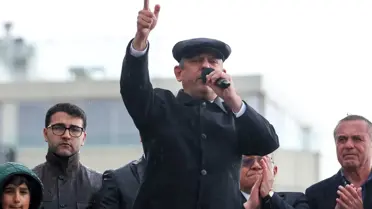 Mitingdeki Özgür Özel