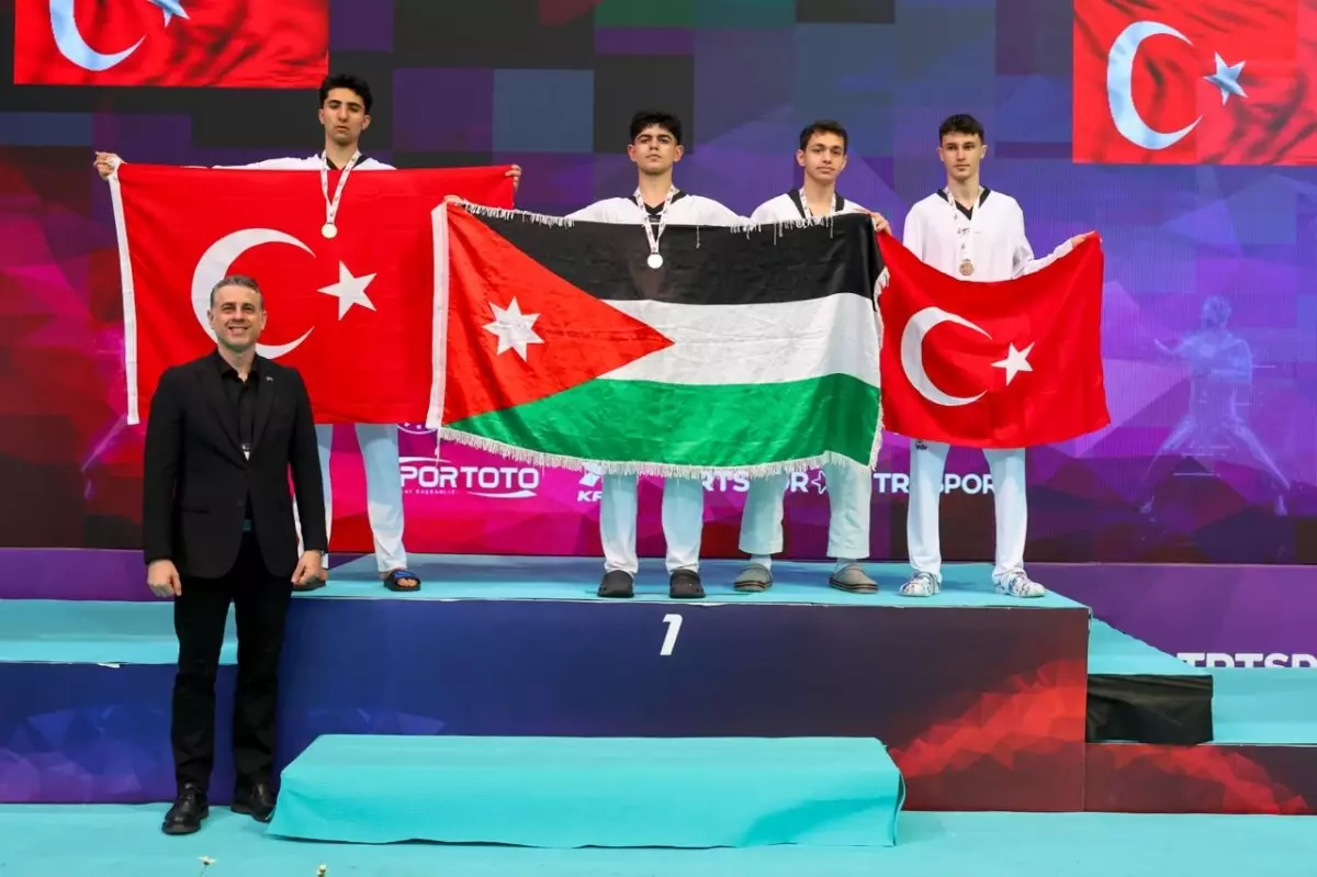 Türkiye Open 2026'da Genç Erkek Taekwondo Takımı 17 Madalya Topladı