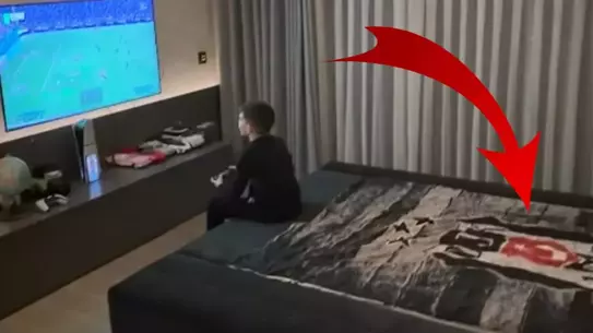 Cenk Tosun'un oğlunun oyun anındaki detaylı fotoğraf