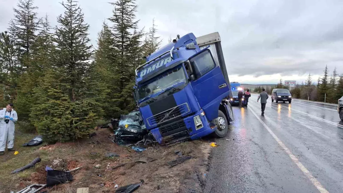 Eskişehir'de Kontrolden Çıkan Tırın Yol Açtığı Trajik Kaza: 1 Ölü, 2 Yaralı