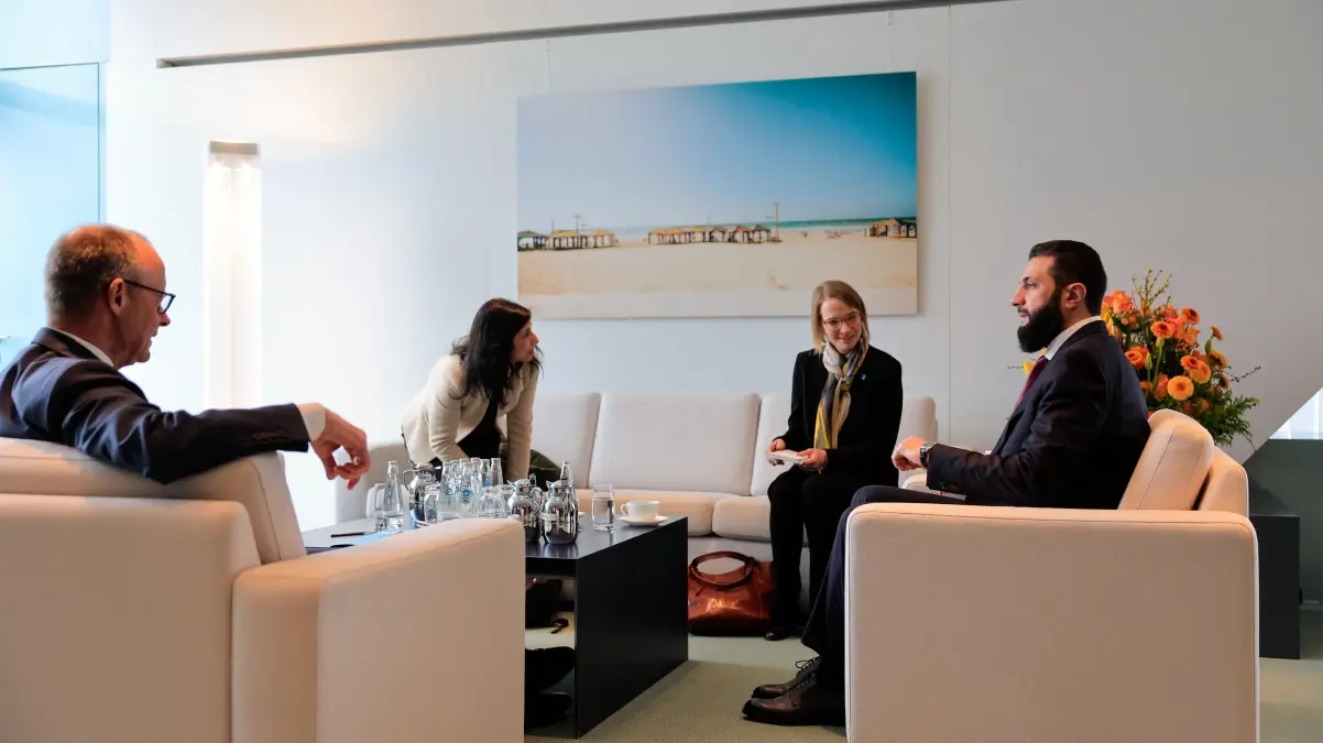 Suriye Cumhurbaşkanı Ahmed Şara Almanya’da Merz ile Görüştü: Yeniden Yapılanma Planı Masaya Geldi