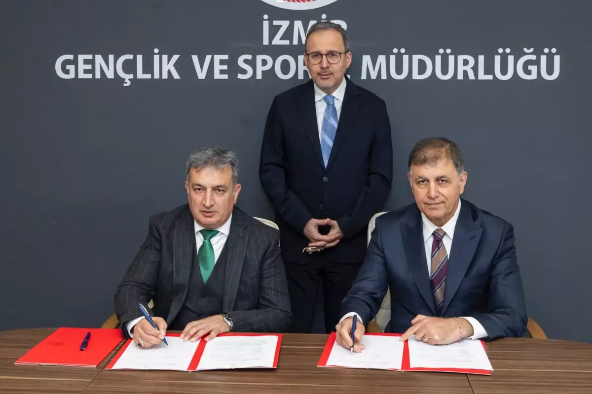 İzmir'de Karşıyaka Stadyumu İnşaatı İçin Yeni Protokol İmzalandı