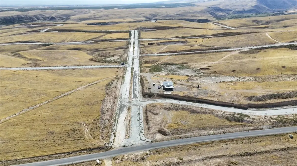 Malatya Yazıhan’da 50 Bin Büyükbaş Hayvan Hedefiyle Besi OSB İnşaatı Hız Kesmeden Sürüyor