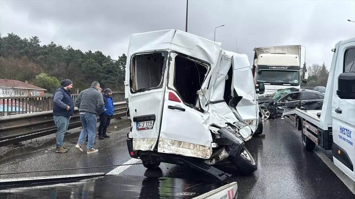 Kocaeli Anadolu Otoyolu'nda Zincirleme Kaza: İstanbul Yönü Yeniden Açıldı