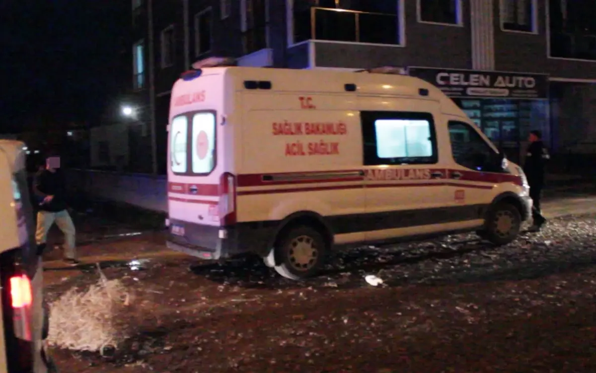 Aksaray’da Genç, Annesinin Erkek Arkadaşına Bıçakla Saldırdı: Olayda Polis Müdahale Etti