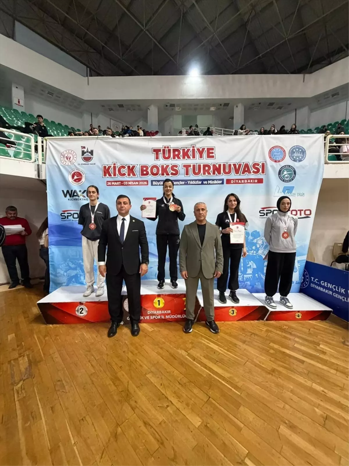 Emine Arslan, Türkiye Kick Boks Şampiyonası'nda Birinci Oldu