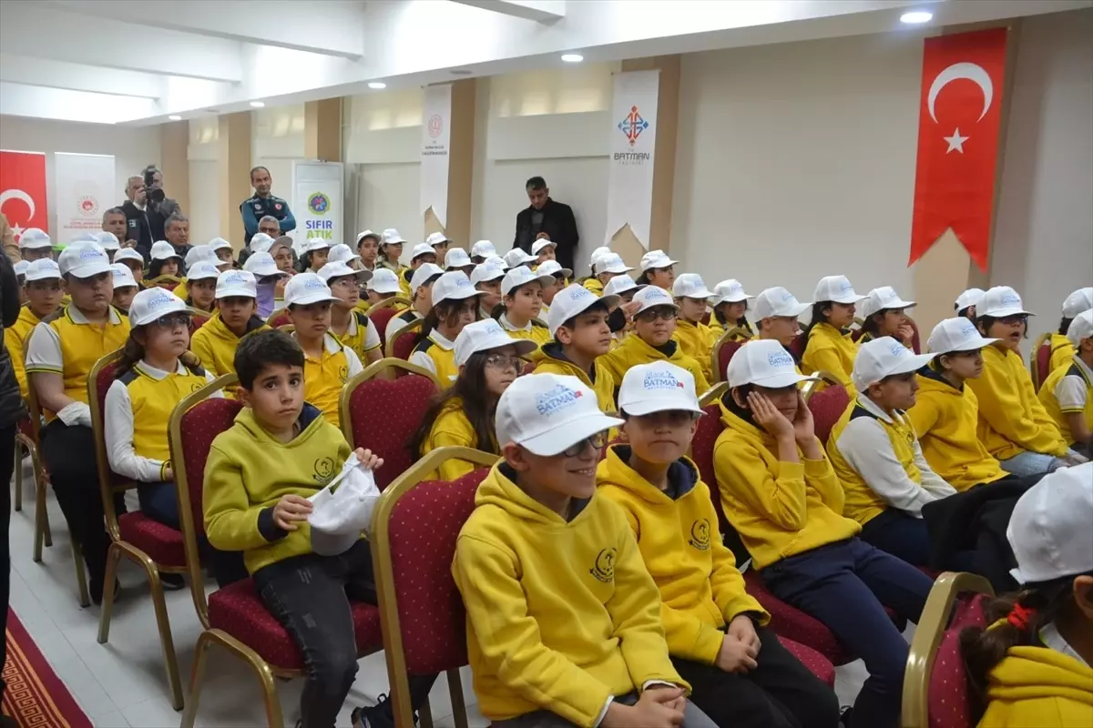 Batman’da Uluslararası Sıfır Atık Günü Coşkusu: Geri Dönüşüm Etkinliği Şehrin Sokaklarını Renklendirdi