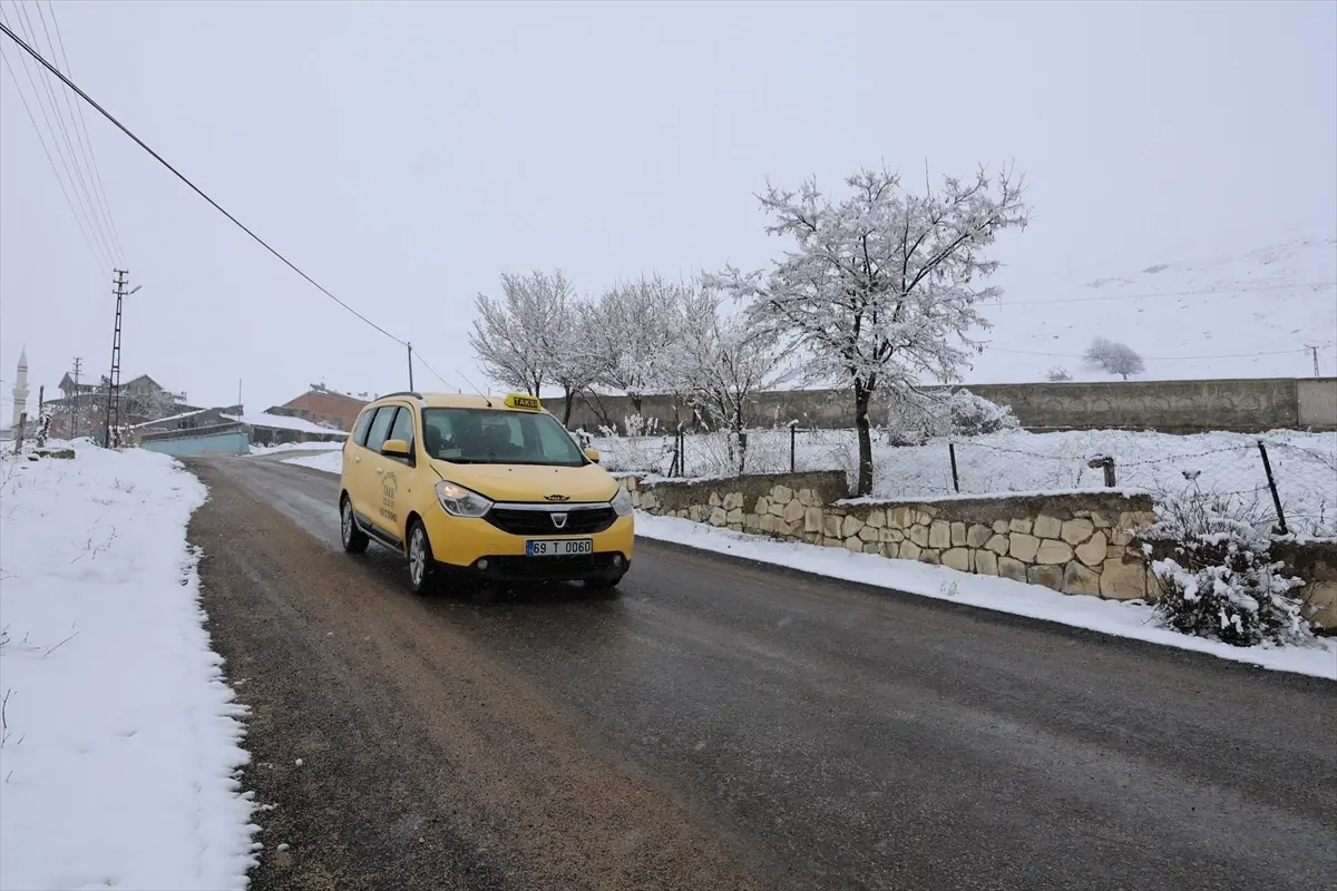 Kar Yağışı Bayburt'u Buzlandırdı, Gümüşhane Yaylalarında Açılış Çalışmaları Hız Kesmedi