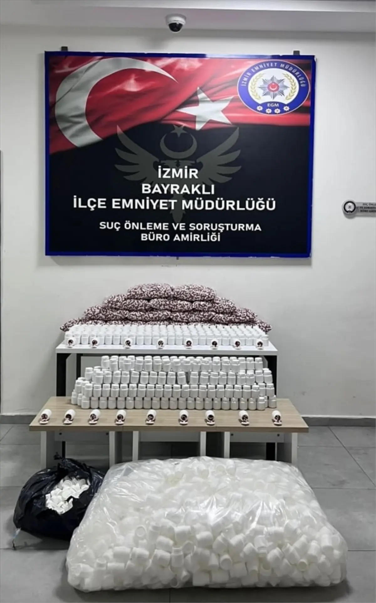 İzmir Bayraklı’da Dev Uyuşturucu Operasyonu: 80 Bin 685 Hap Ele Geçirildi