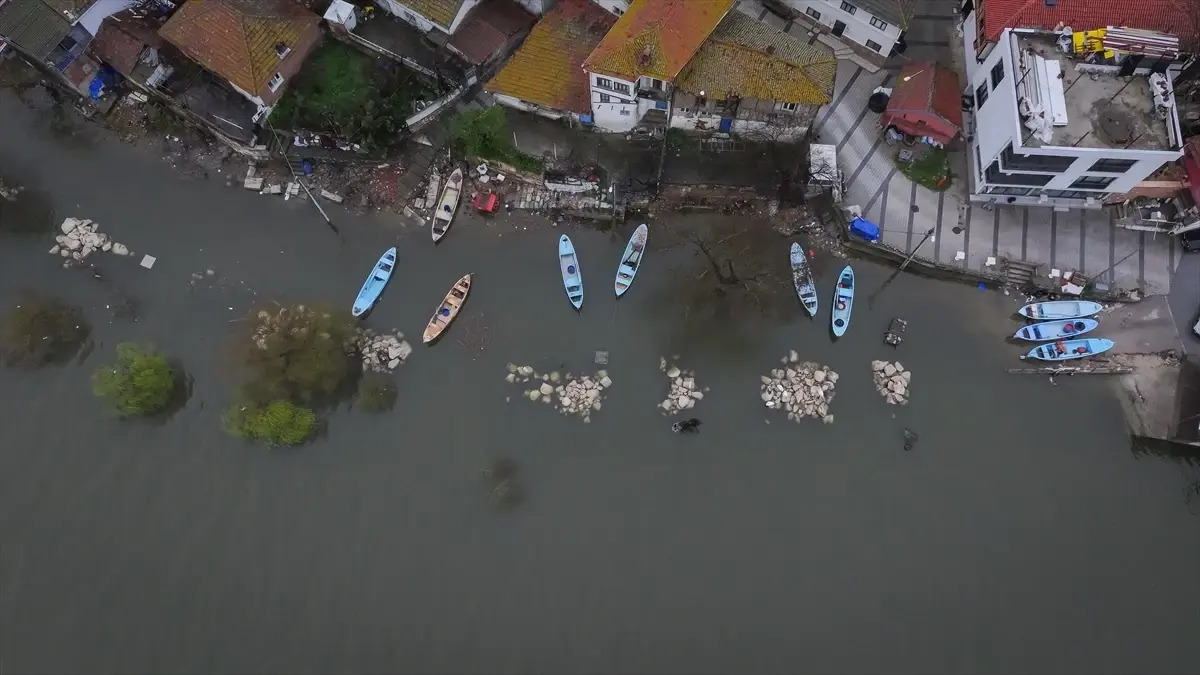 Bursa’da Uluabat Gölü’nde Sel Tehlikesi: Su Seviyesi Ani Yükseliş Gösterdi