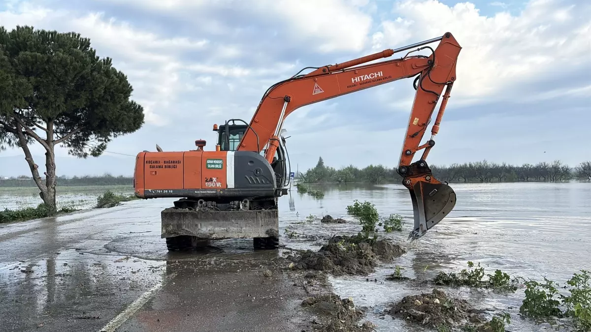 Aydın’da Sel Felaketi: Büyük Menderes Nehri Taştı, Tarım Alanları Su Altında