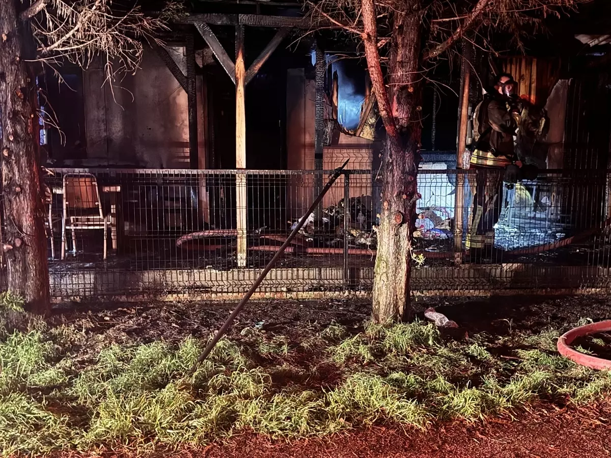 Düzce Koçyazı Mahallesi'nde Tek Katlı Evde Çıkan Yangın Kontrol Altına Alındı