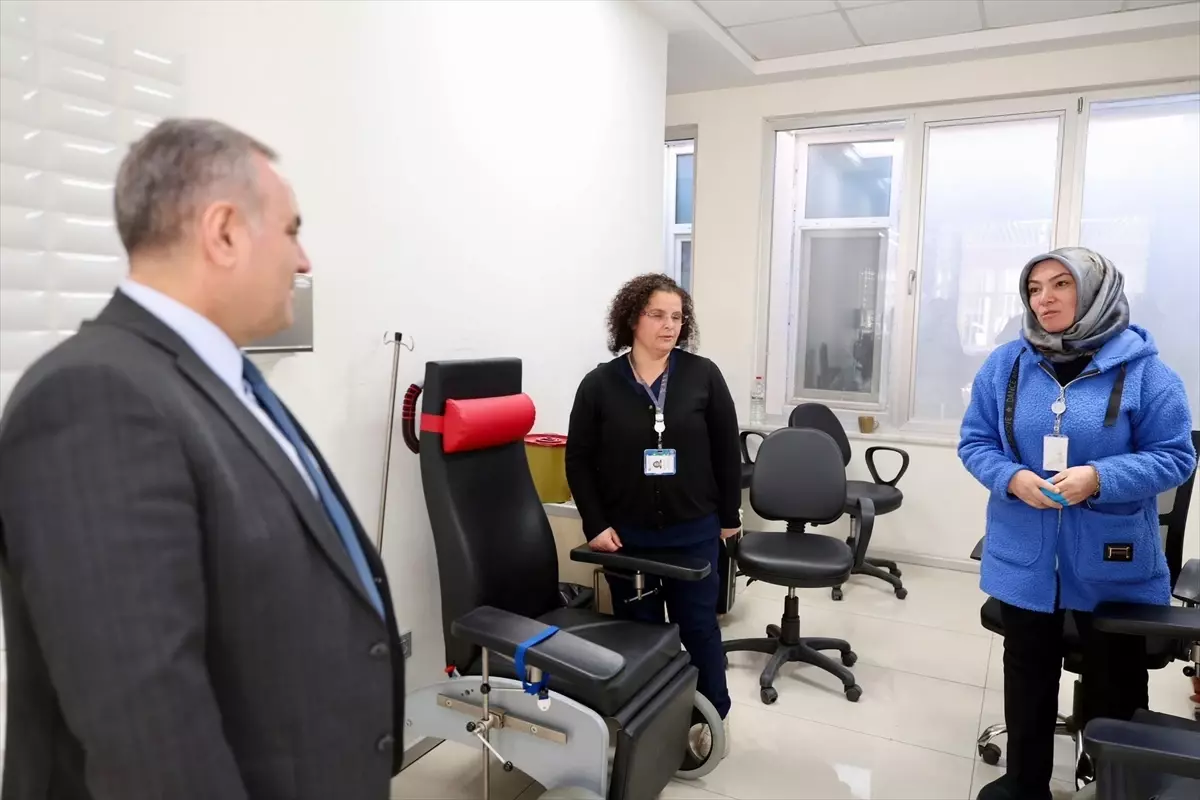 Erciyes Üniversitesi Rektörü Altun, Gevher Nesibe Hastanesi'nde Sağlık Personeliyle Buluştu