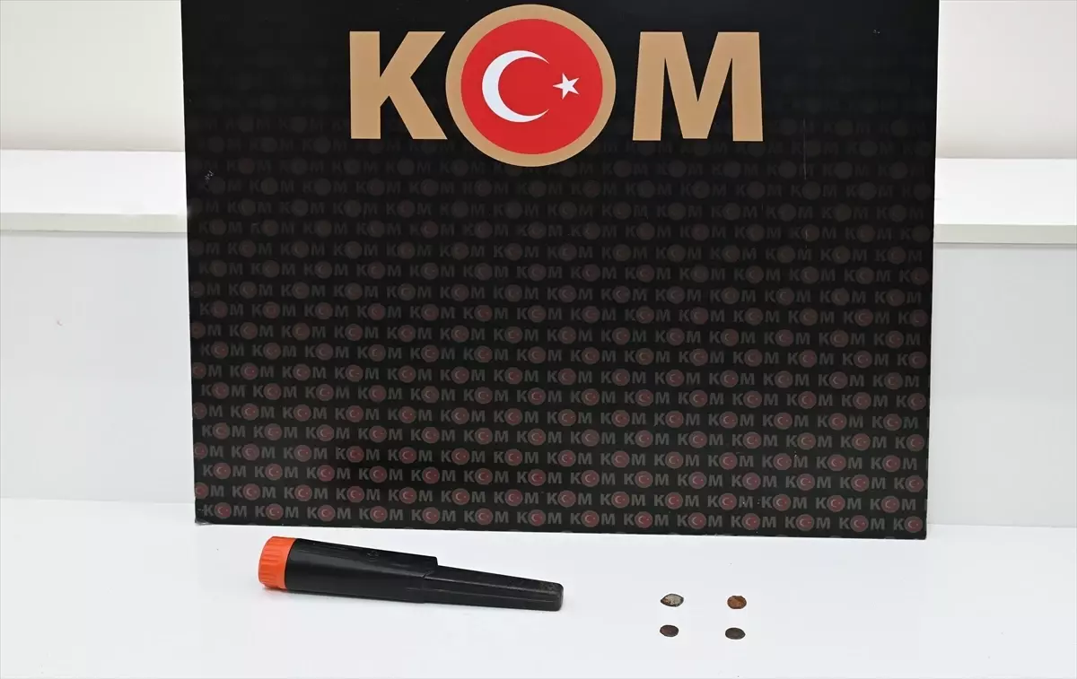 Kırşehir'de Trafik Kontrolü Sırasında Tarihi Sikke ve Uyuşturucu Ele Geçirildi