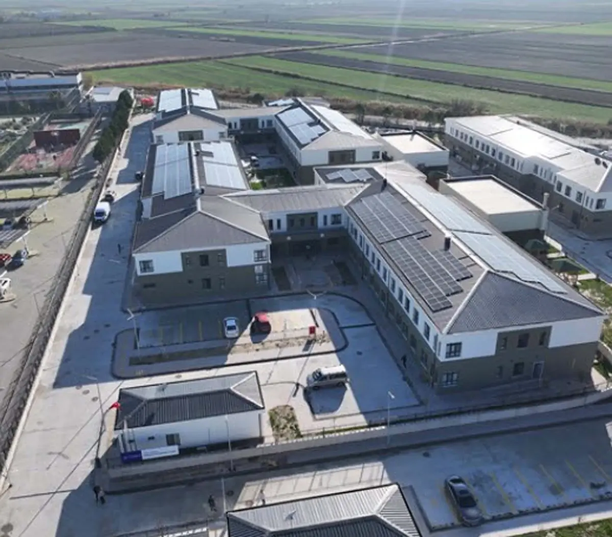 İzmir Çiğli'de Yurt Girişine Çalışan Şüpheli Gözaltına Alındı, Müdür Görevden Alındı