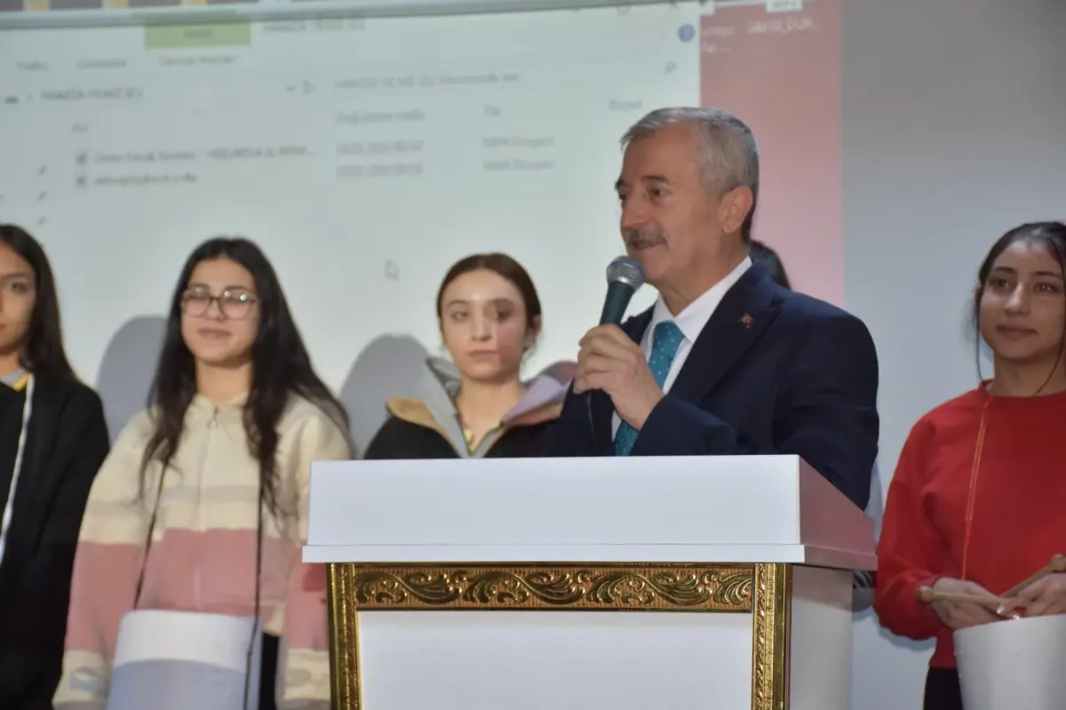 Gaziantep Liseli Gençler Geri Dönüşüm Malzemeleriyle Orkestrasını Sahneye Çıkardı