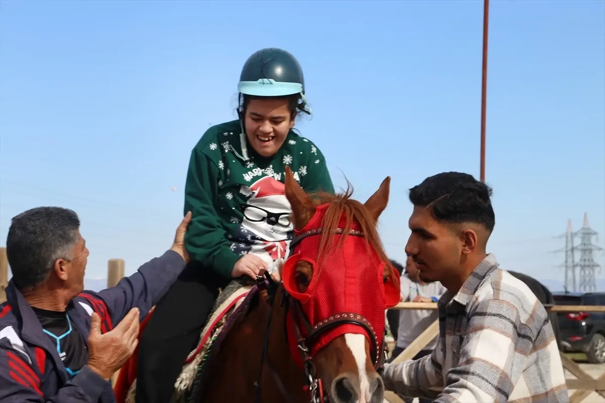 Yazıhan Atlı Cirit Kulübü, Dünya Otizm Farkındalık Günü’nde Çocuklara Renkli Gösteri Sunuyor