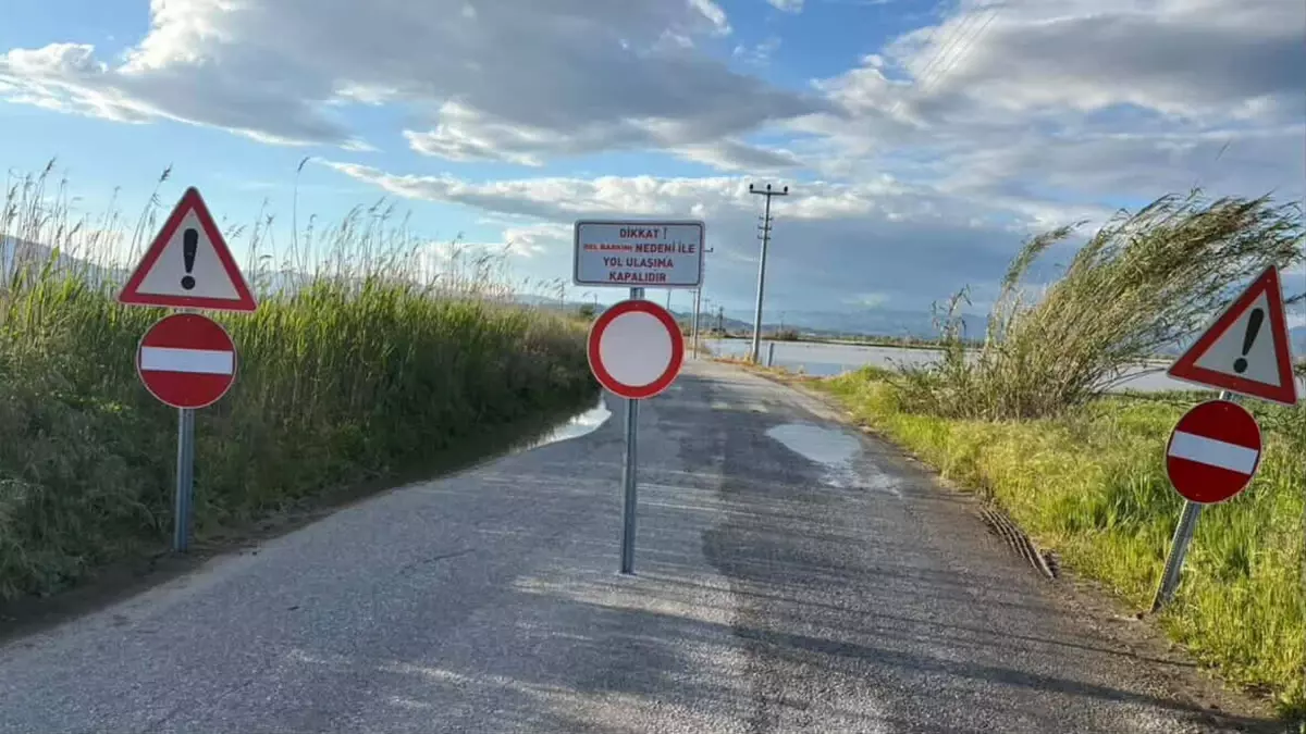 Menderes Nehri'nde Sel: Ana yollar su altında, sürücülere alternatif rotalar