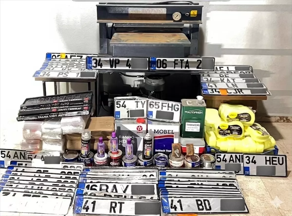 Sakarya’da Sahte Plaka Üretim Tesisine Darbe: 3 Şüpheli Gözaltında