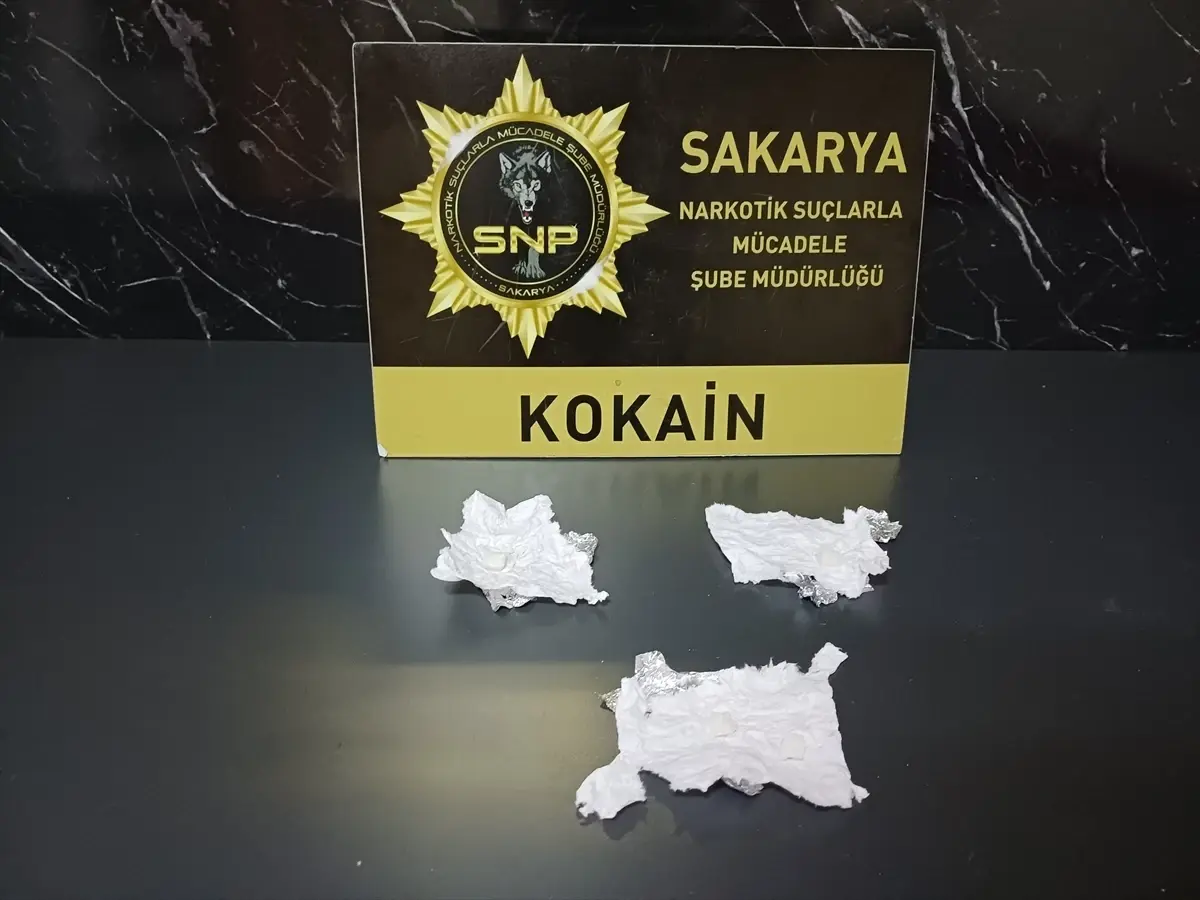 Sakarya’da Anadolu Otoyolu’nda Kokain Operasyonu: 12,2 Gram Ele Geçirildi
