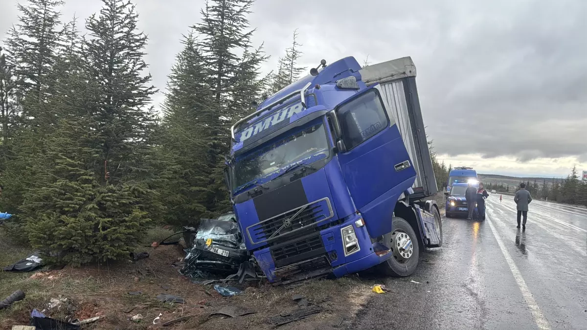 Eskişehir'de Yağmurlu Havada TIR Kazası: 1 Ölü, 2 Yaralı