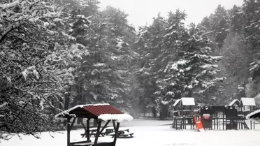 Abant Gölü karla kaplı geniş açı