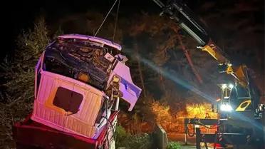 Devrilen kamyonun fotoğrafı