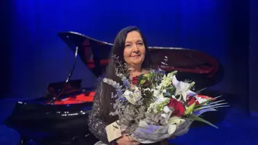 Şefika Kutluer sahnedeki performansı