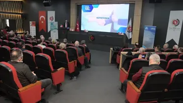 Toplantı sırasında sunum yapan DMO yetkilisi