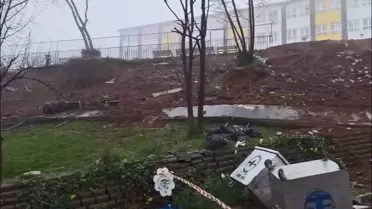 Çöken istinat duvarı ve etkilenen araç