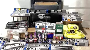 Ele geçirilen sahte plakalar ve ekipmanlar