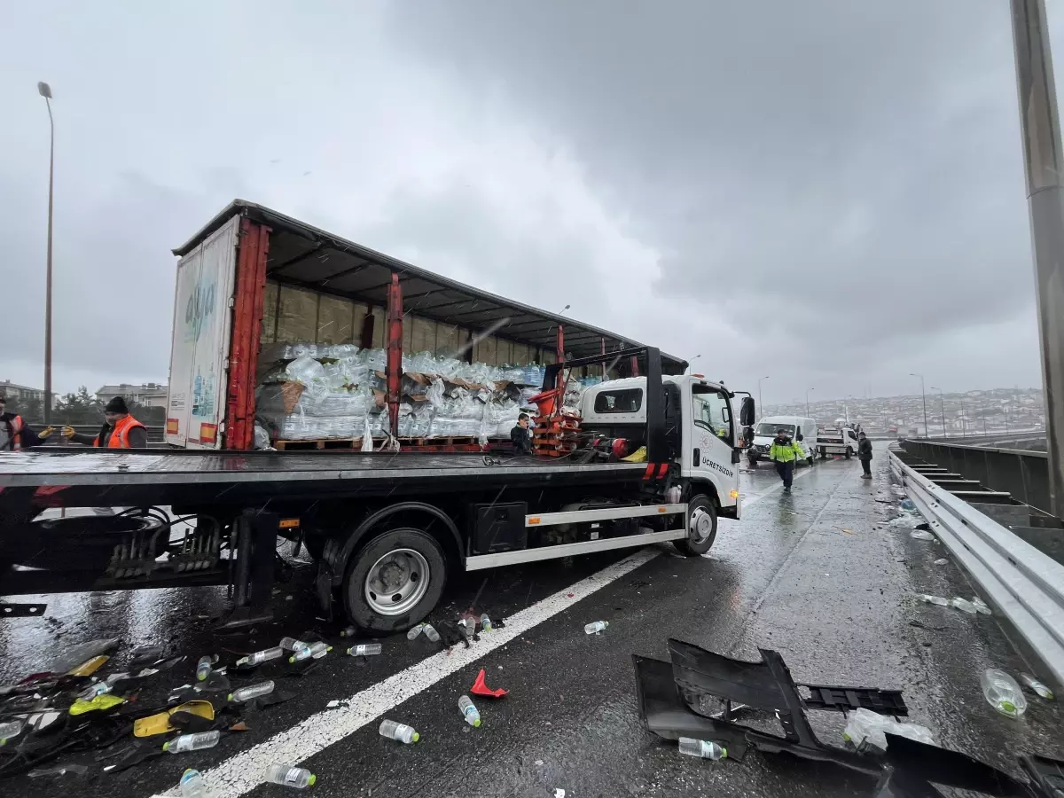 Kocaeli TEM Otoyolu’nda Zincirleme Kazada 3 Yaralı