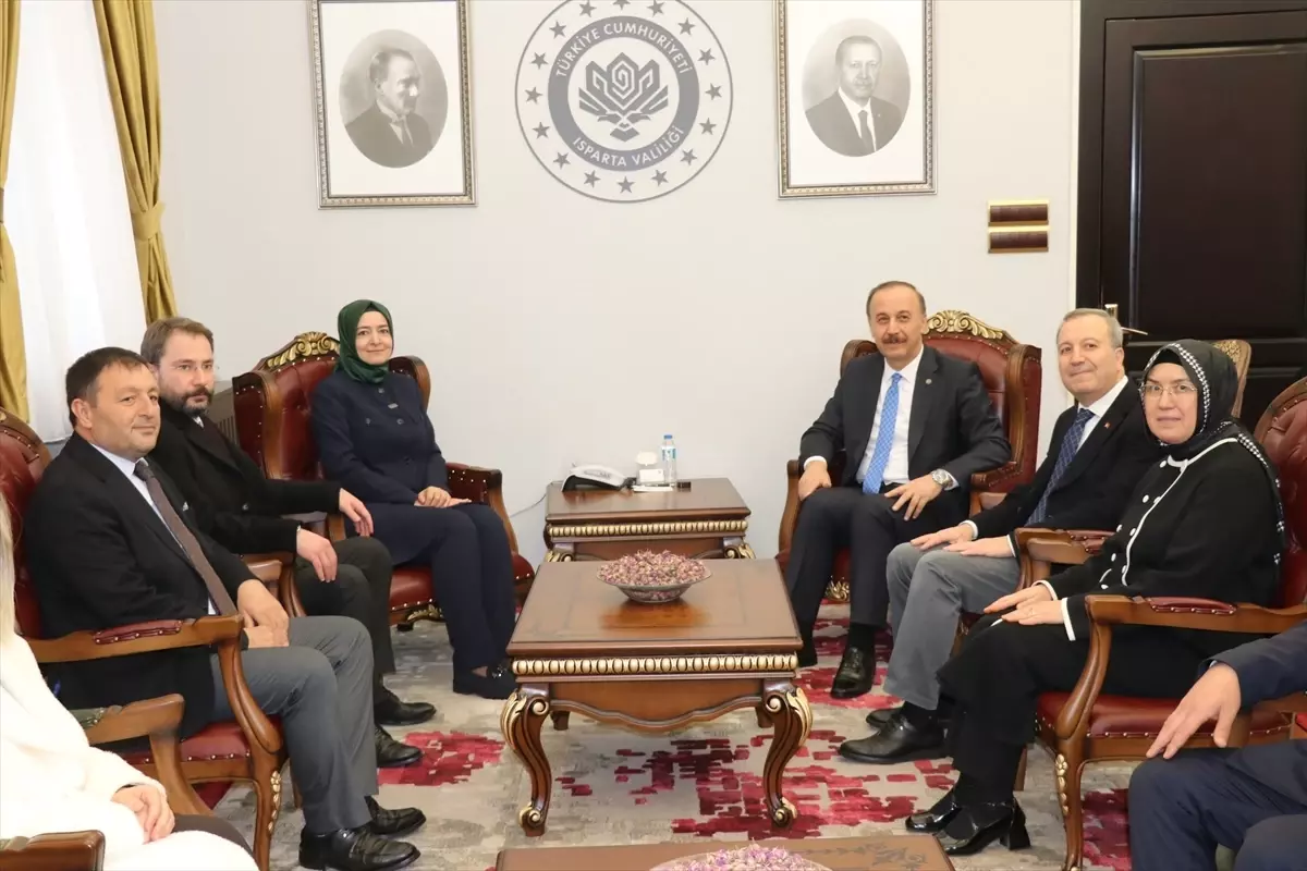 Fatma Betül Sayan Kaya, Isparta’da Yolsuzluk ve Rüşvet İddialarını Açıklıyor