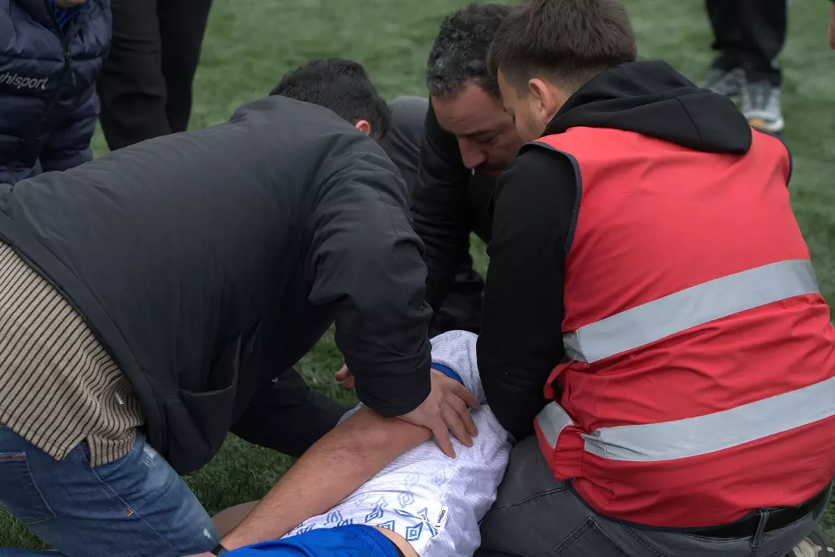 Rize U18 Ligi Play-off Finalinde Sakatlık ve Takım Arkadaşlarının Üzüntüsü Maçı Erteledi