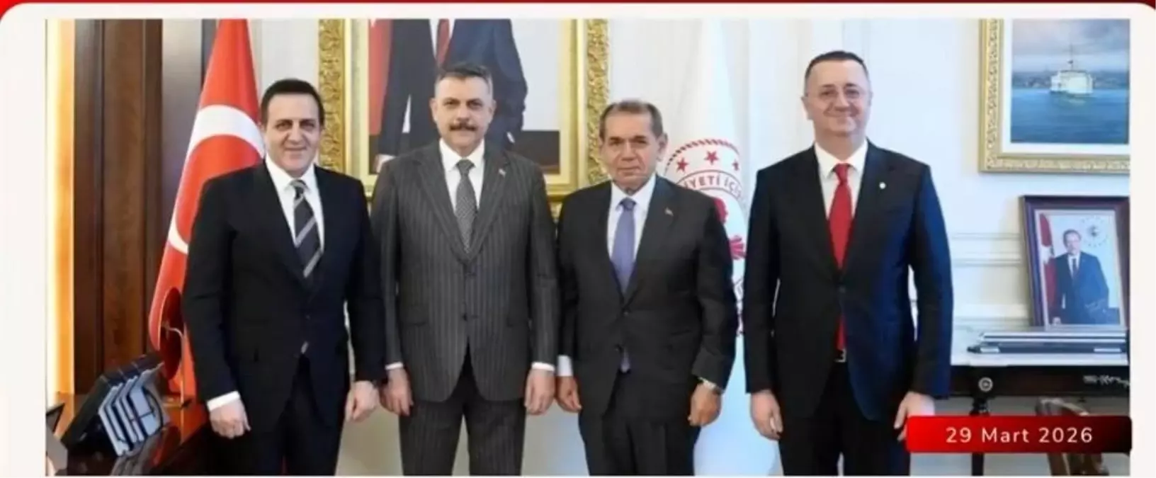 Dursun Özbek, İçişleri Bakanı Mustafa Çiftçi'yi Ziyaret Etti ve Forma Hediyesi Verdi