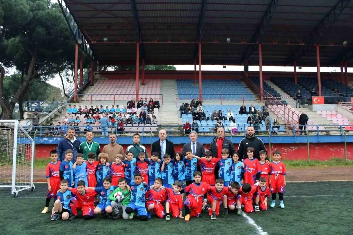 Ödemiş'te Bahar Şenlikleri Spor Müsabakaları Binlerce Öğrenciyi Karşıladı