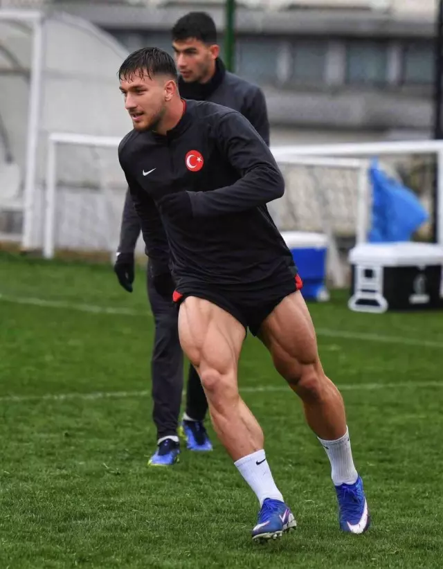 Semih Kılıçsoy antrenmanda detaylı görüntü