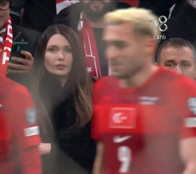 Barış Alper maç sırasında