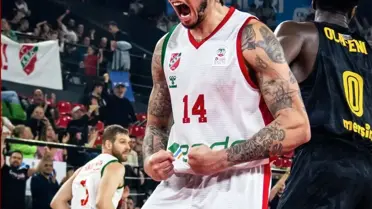 Karşıyaka sahada mücadele ederken