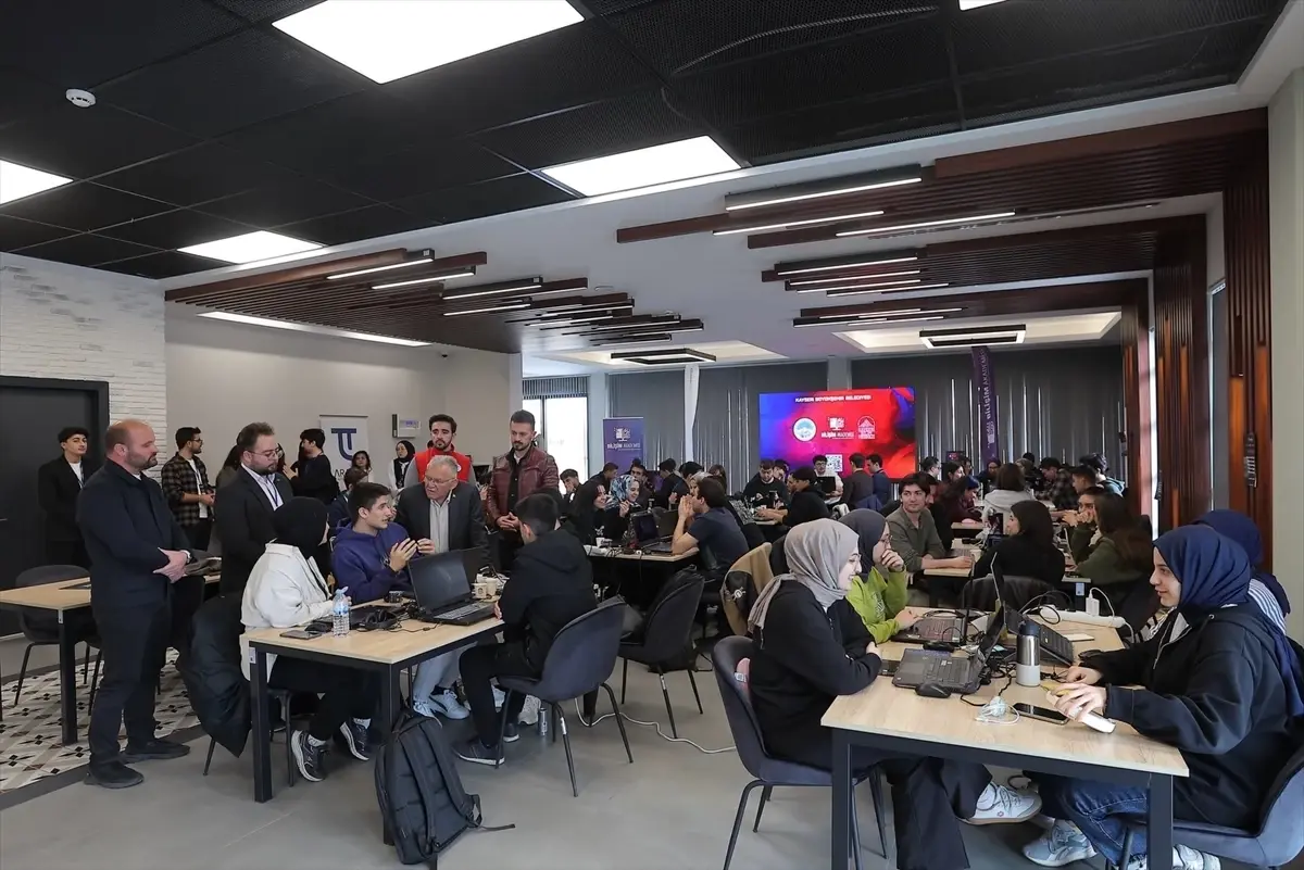 Büyükşehir Başkanı Büyükkılıç, Astro Hackathon’da Genç Girişimcileri Teşvik Etti