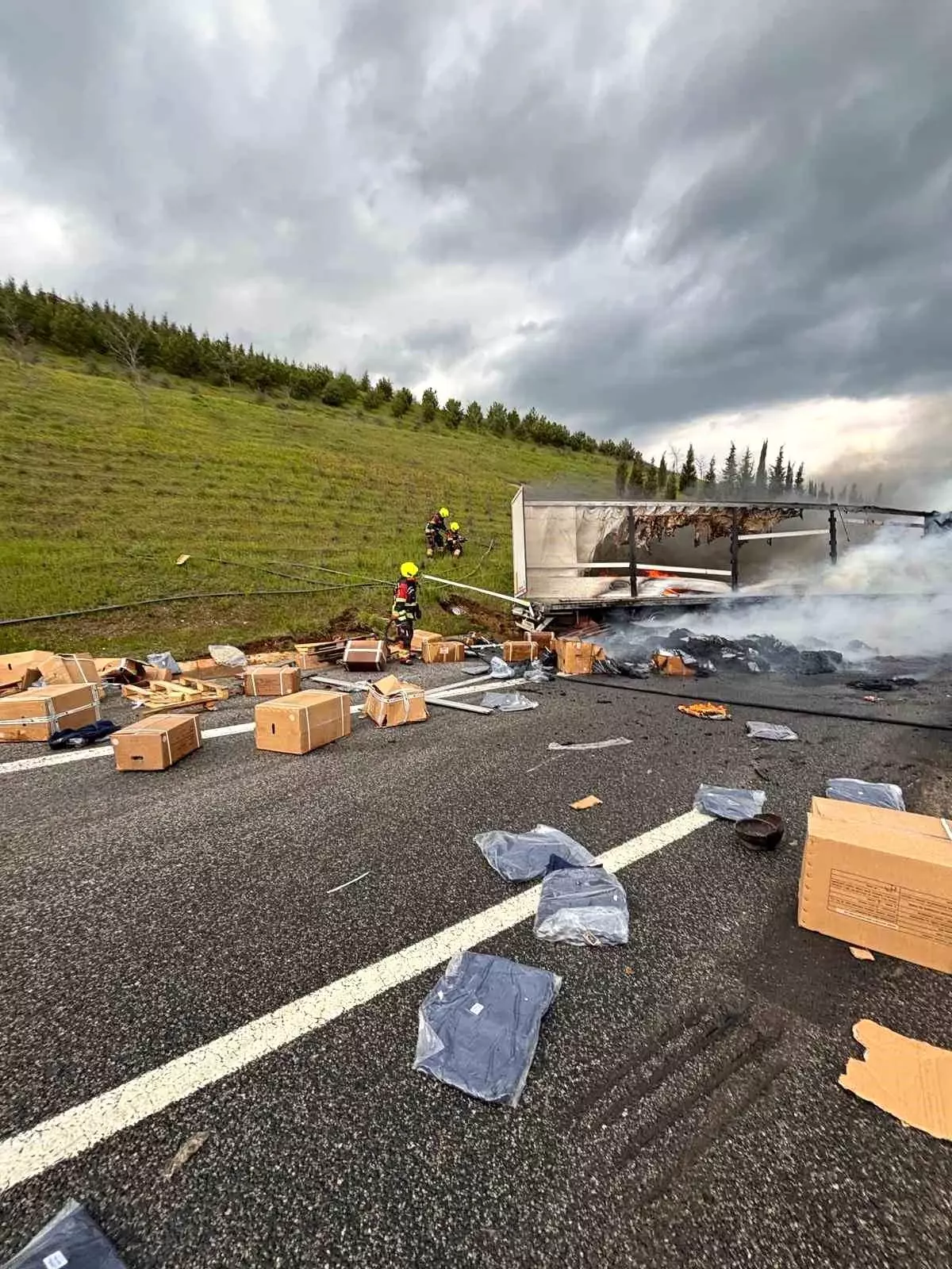 Balıkesir-İstanbul Yolu'nda Tır Çarpması Sonrası 2 Yaralı
